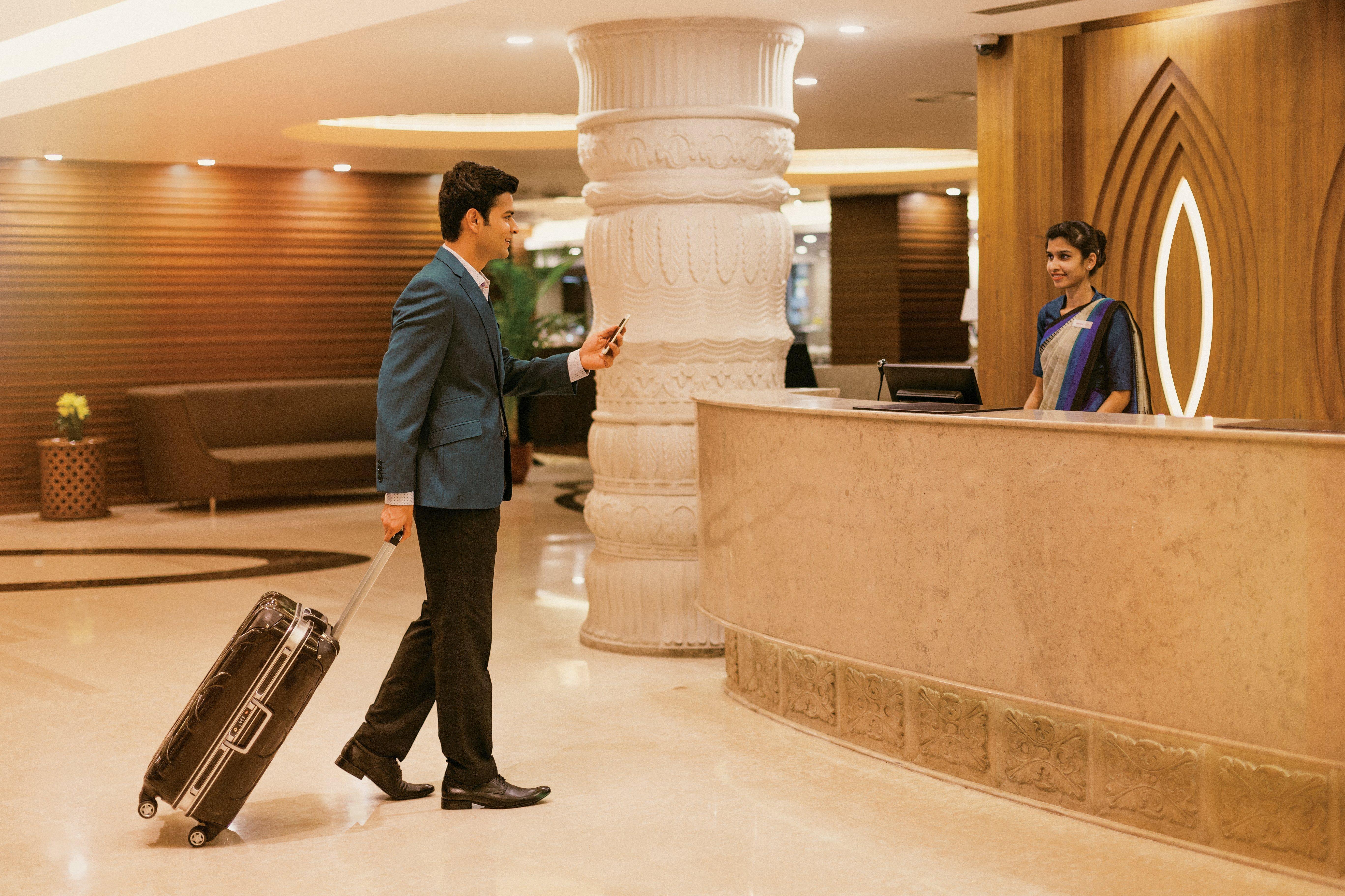 คราวน์ พลาซา อาห์มีดาบัด ซิตี้ เซ็นเตอร์ Hotel อาเมดาบัด ภายนอก รูปภาพ