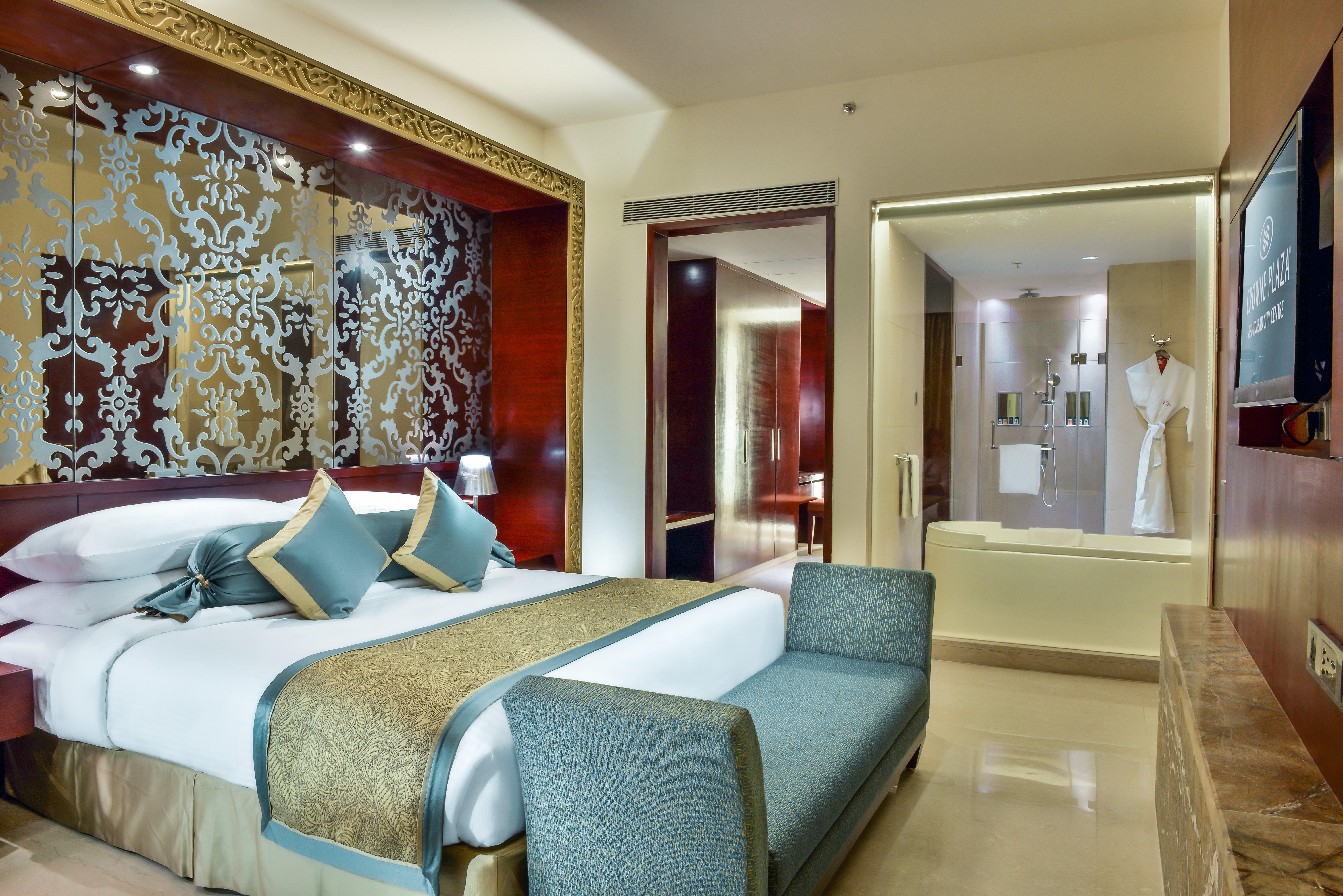 คราวน์ พลาซา อาห์มีดาบัด ซิตี้ เซ็นเตอร์ Hotel อาเมดาบัด ภายนอก รูปภาพ