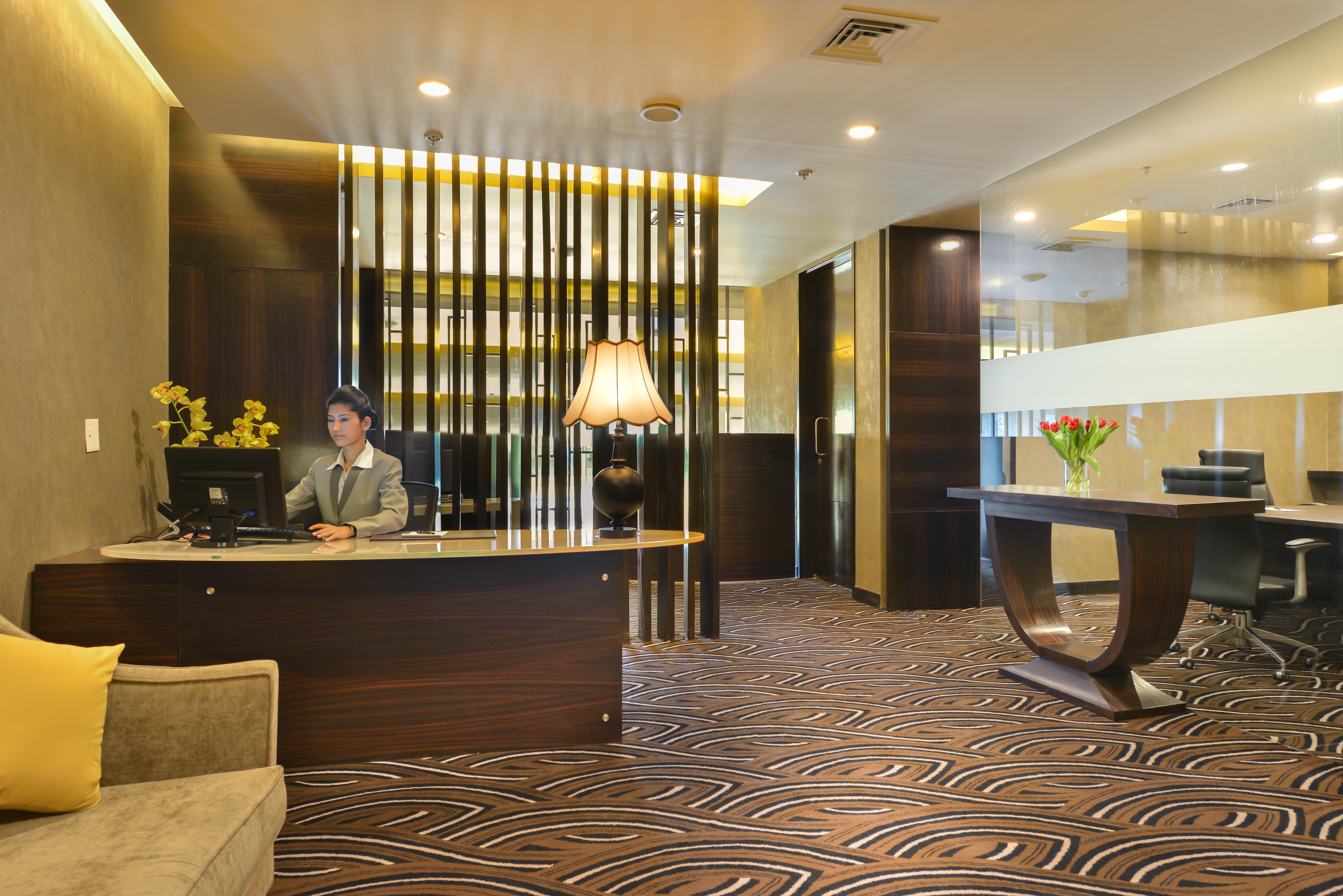 คราวน์ พลาซา อาห์มีดาบัด ซิตี้ เซ็นเตอร์ Hotel อาเมดาบัด ภายนอก รูปภาพ