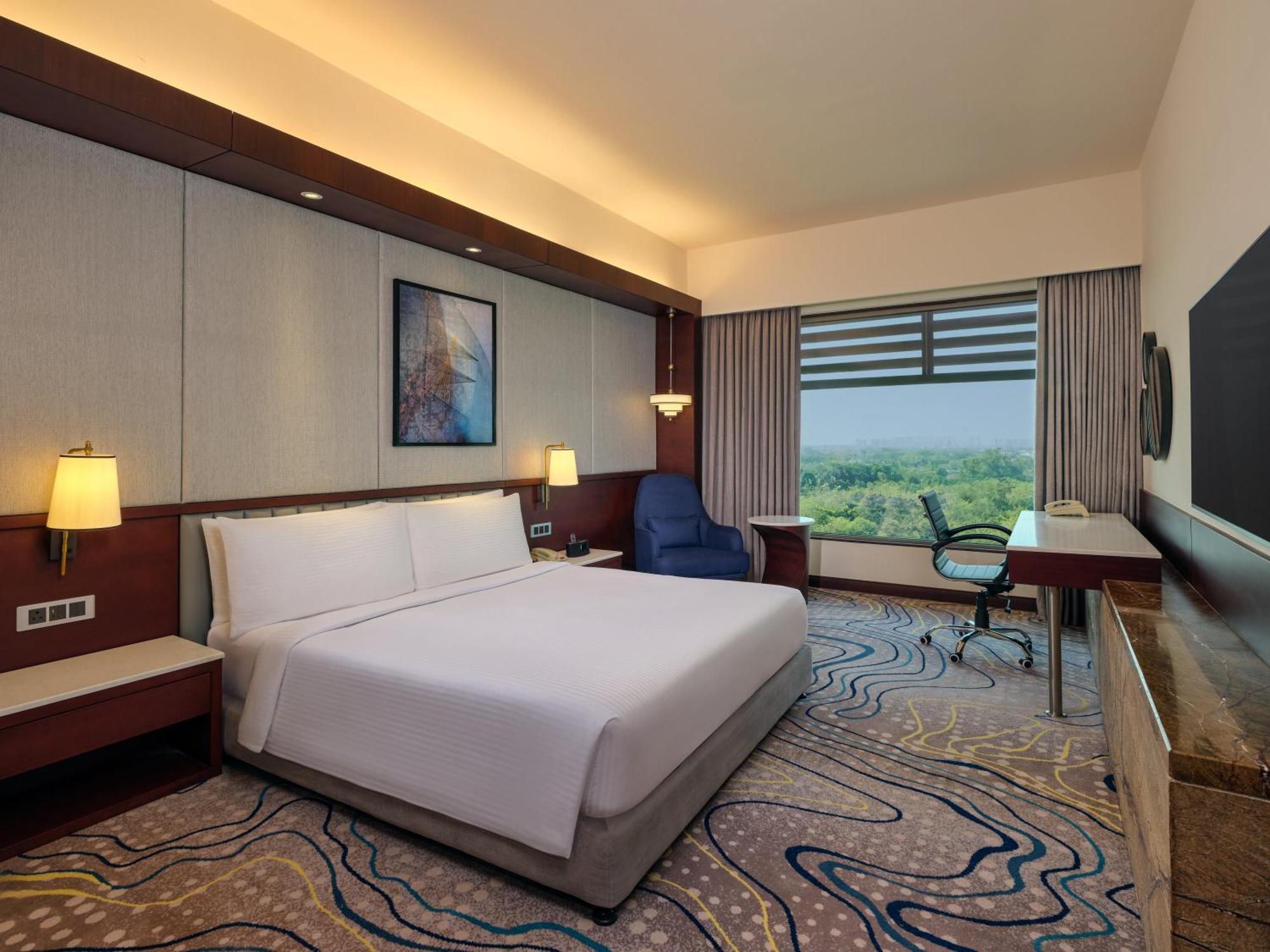 คราวน์ พลาซา อาห์มีดาบัด ซิตี้ เซ็นเตอร์ Hotel อาเมดาบัด ภายนอก รูปภาพ