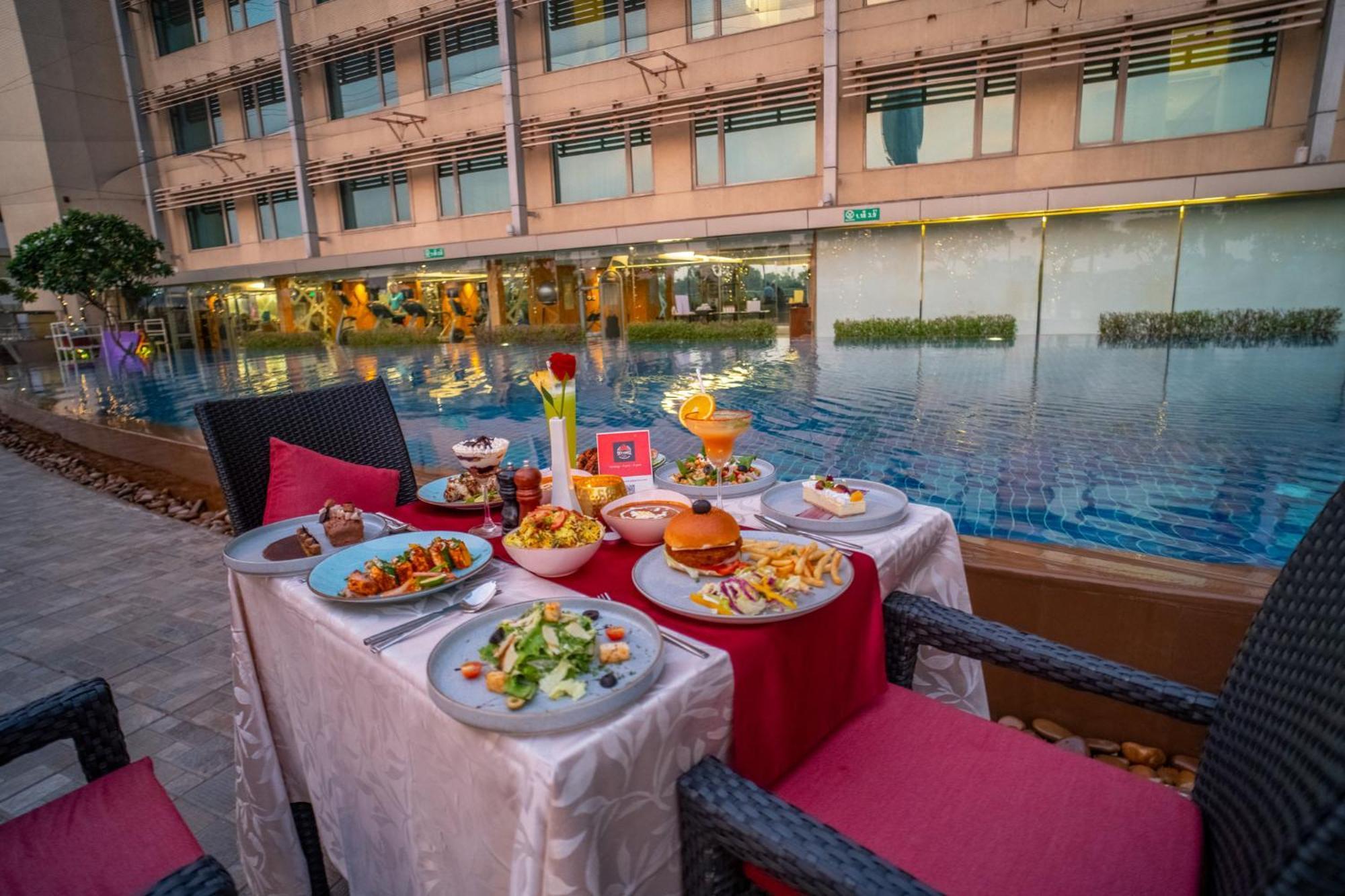 คราวน์ พลาซา อาห์มีดาบัด ซิตี้ เซ็นเตอร์ Hotel อาเมดาบัด ภายนอก รูปภาพ